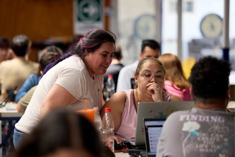 Una comuna chilena reemplazó la IA por vecinos y expuso su consumo de agua