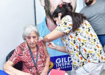 El Gobierno adelanta la campaña antigripal y envía las primeras vacunas a todo el país