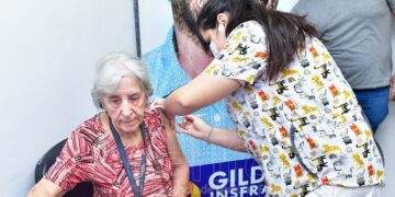 El Gobierno adelanta la campaña antigripal y envía las primeras vacunas a todo el país