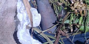 La policía hallo una bomba de aviación y detuvo a un joven armado