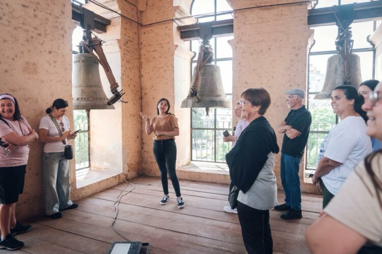 Recorridos guiados por el centro y el campanario de la Catedral de Córdoba La Municipalidad de Córdoba invita a vecinos y turistas a recorrer áreas verdes del centro y subir al campanario de la Catedral de Córdoba con visitas guiadas durante febrero.