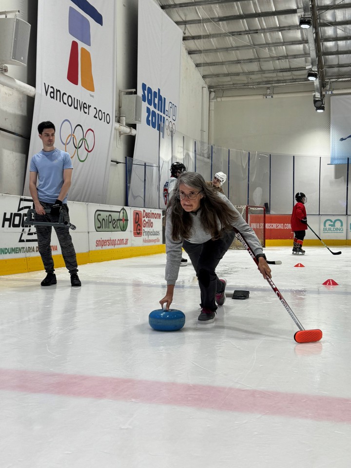 Construir desde el hielo: la historia de un riocuartense que apuesta al curling argentino Construir desde el hielo: la historia de un riocuartense que apuesta al curling argentino