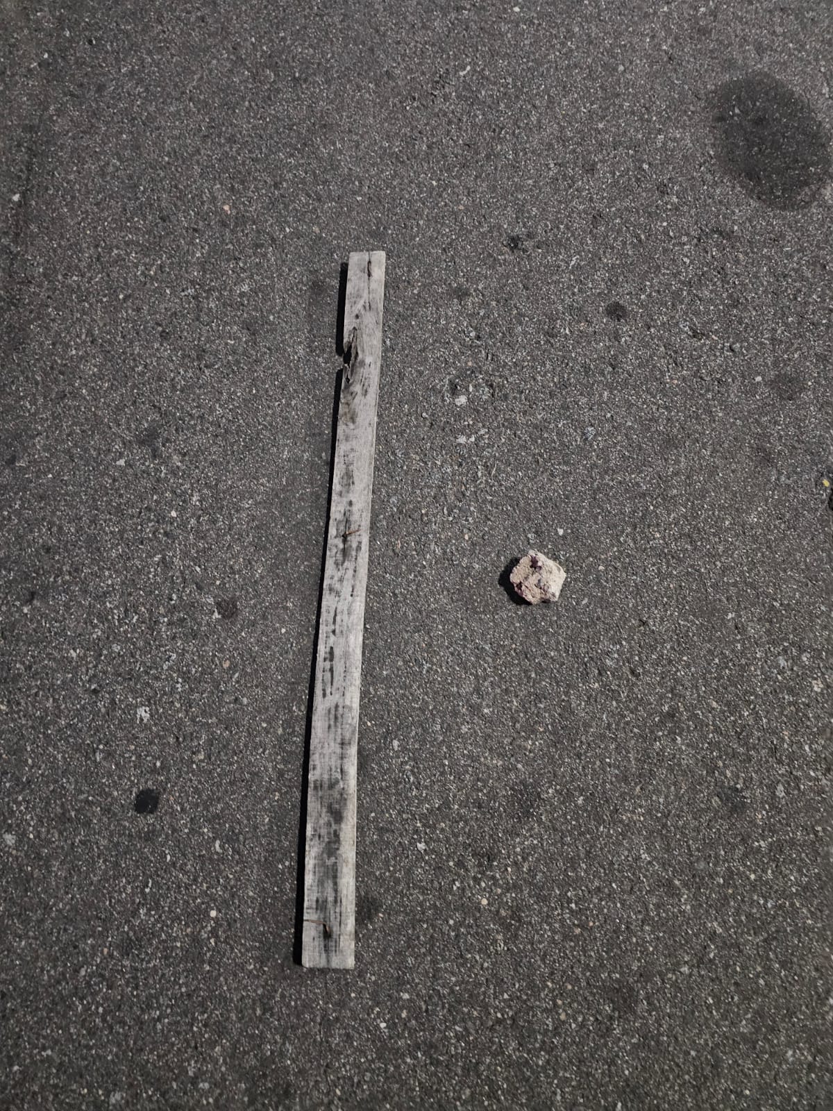 Tres menores fueron detenidos tras atacar un auto Tres menores fueron detenidos tras atacar un auto