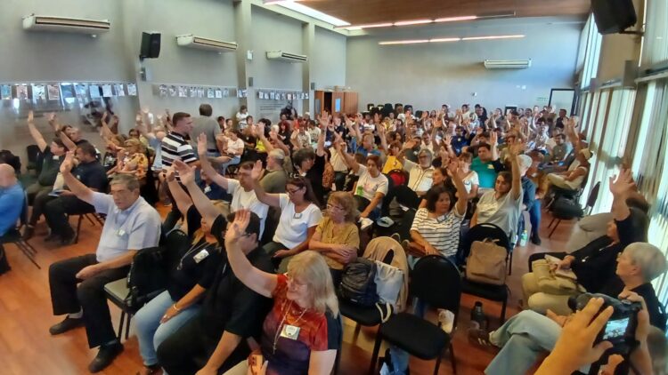 UEPC rechazó la oferta salarial y provincializa el paro del lunes El plenario continuará el martes, cuando se retomará la discusión paritaria.