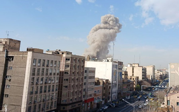 Israel y EE.UU. lanzan una ofensiva contra "decenas de objetivos militares" en Irán