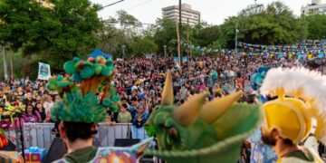 Cortes de tránsito y desvíos de colectivos este domingo por los Carnavales Barriales