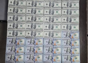 Los efectivos secuestraron una suma de 5.100 dólares estadounidenses y 200 euros.