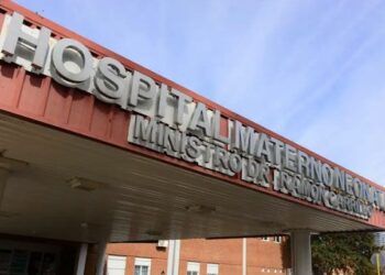 Madre e hijo fueron trasladados al Hospital Neonatal, donde ingresaron en buen estado de salud tras el parto domiciliario.