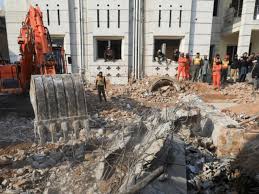 Atentado en una mezquita de Islamabad dejó al menos 31 muertos y cerca de 170 heridos Atentado en Islamabad: al menos 31 personas murieron y unas 170 resultaron heridas tras una explosión en una mezquita chií mientras se realizaba una ceremonia religiosa.