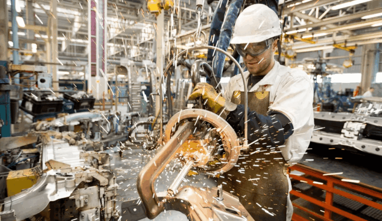 La industria reclama corregir distorsiones internas ante la apertura económica Desde la UIA advirtieron que la apertura económica solo será sostenible si se corrigen las distorsiones internas, se reduce la presión impositiva y se moderniza el marco laboral para permitir que las empresas compitan en igualdad de condiciones a nivel global.