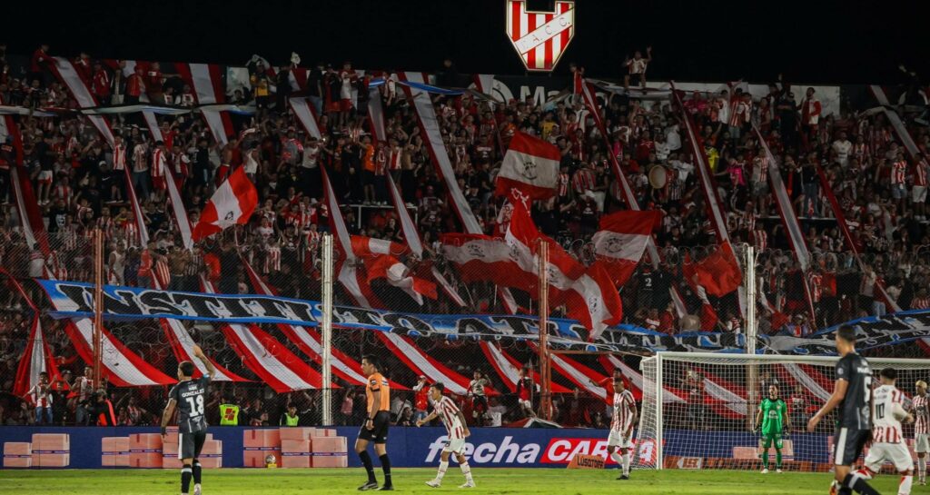 Instituto resolvió en el primer tiempo y derrotó 2-0 a Central Córdoba El equipo de Diego Flores fue eficaz en la etapa inicial y luego controló el partido ante el Ferroviario.