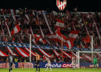 El equipo de Diego Flores fue eficaz en la etapa inicial y luego controló el partido ante el Ferroviario.