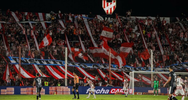 El equipo de Diego Flores fue eficaz en la etapa inicial y luego controló el partido ante el Ferroviario.