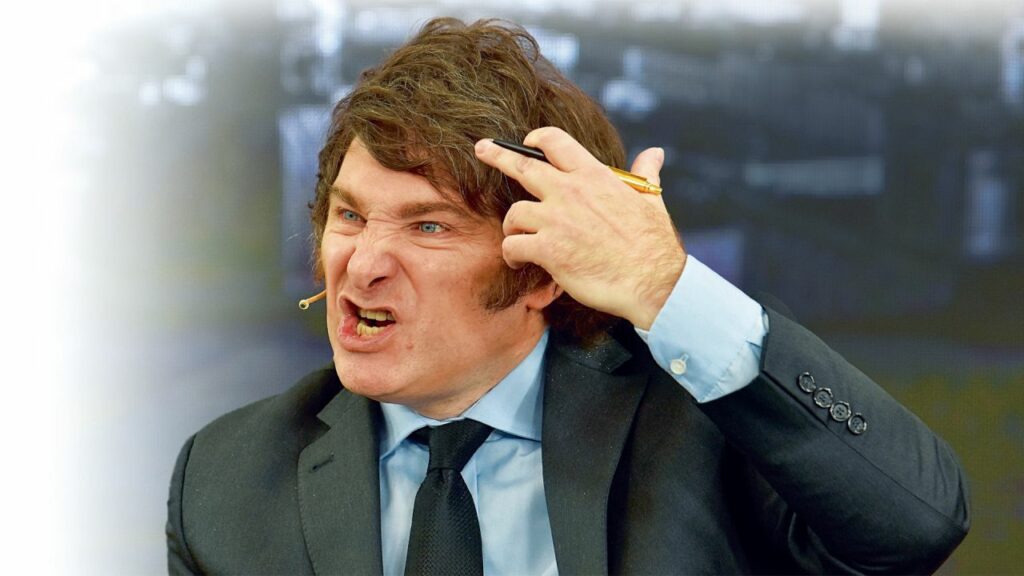 HRW cuestiona a Milei por sus ataques verbales a la prensa y advierte un deterioro institucional