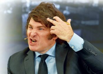 HRW cuestiona a Milei por sus ataques verbales a la prensa y advierte un deterioro institucional