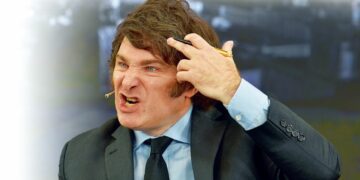 HRW cuestiona a Milei por sus ataques verbales a la prensa y advierte un deterioro institucional