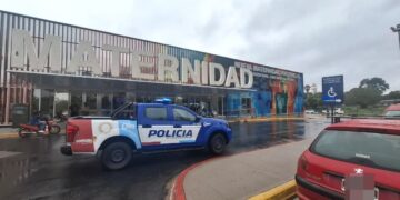 Nacimiento inesperado en la vía pública: asistieron a una mujer y lograron el nacimiento de su hija La recién nacida fue trasladada a la Nueva Maternidad Provincial, donde permanece junto a su madre fuera de peligro.