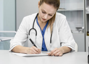 Apto físico escolar: advierten que la firma de una ficha no reemplaza un control médico real