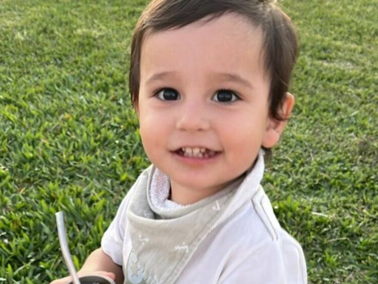 Felipe, de dos años, llegó al Hospital Garrahan en un avión sanitario tras ser diagnosticado con un cáncer avanzado en Brasil y continuará allí su tratamiento oncológico especializado.