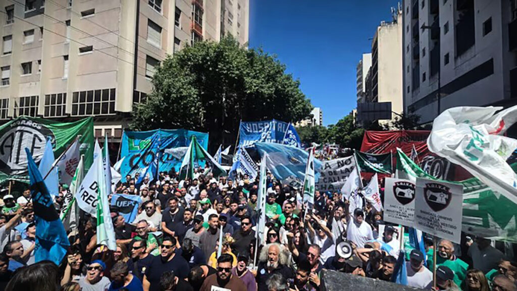 Caravana de estatales en Córdoba contra la reforma jubilatoria