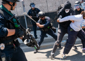 Represión y decenas de detenidos en protesta contra la guerra en Medio Oriente