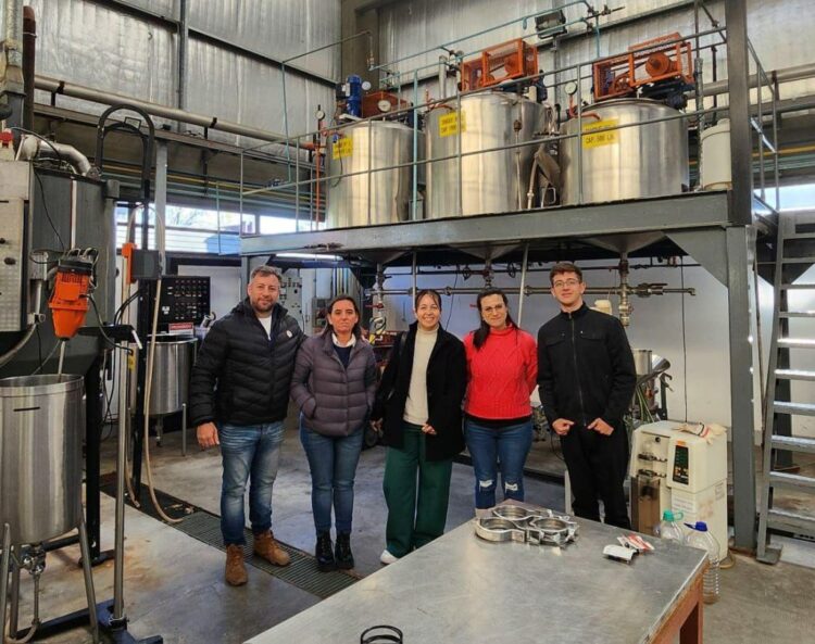 El emprendimiento Brear logró validar junto al Instituto Nacional de Tecnología Industrial (INTI) un proceso para transformar la resina del árbol de brea en un ingrediente funcional.