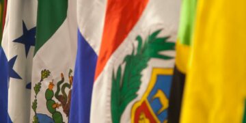 Latinoamérica enfrenta riesgos económicos por el conflicto en Medio Oriente, aunque surgen oportunidades puntuales