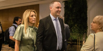 Un fiscal pidió una docena de pruebas para investigar a Adorni