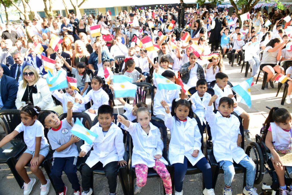 Córdoba inicia el ciclo lectivo con más tecnología y educación financiera