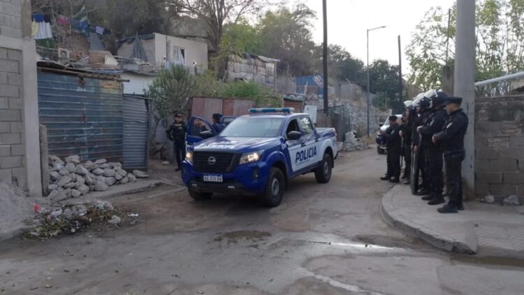 En el operativo secuestraron armas de fuego y teléfonos celulares vinculados a asaltos contra conductores de aplicaciones.
