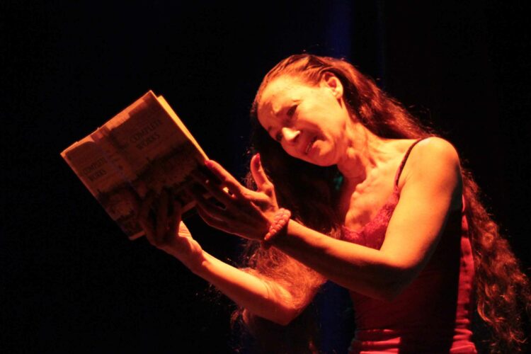 Mónica Maffía trae al Teatro Real su aclamado unipersonal sobre Shakespeare