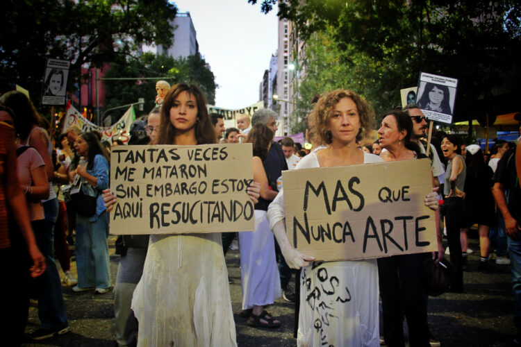 Amnistía Internacional: 75% de jóvenes rechaza un posible indulto a militares condenados 50 años del golpe, el 75% de los jóvenes expresa un rechazo amplio y transversal a un potencial indulto a los militares