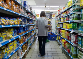 El consumo sigue en retroceso: las ventas minoristas cayeron 6,7% en febrero en Córdoba