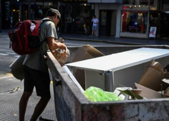 La pobreza cayó en el segundo semestre y cerró el 2025 en 28,2%