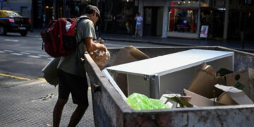 La pobreza cayó en el segundo semestre y cerró el 2025 en 28,2%