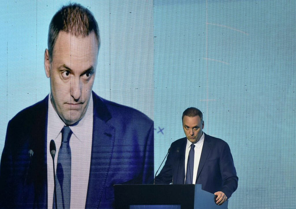 El plan de los Caputo y Karina Milei para que Adorni deje de dar explicaciones