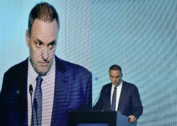 El plan de los Caputo y Karina Milei para que Adorni deje de dar explicaciones