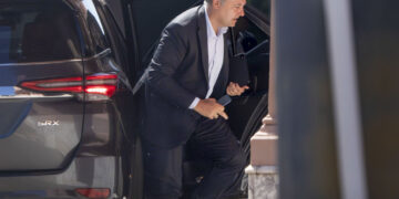 Denunciaron penalmente a Manuel Adorni por irregularidades en contrataciones y Tecnópolis