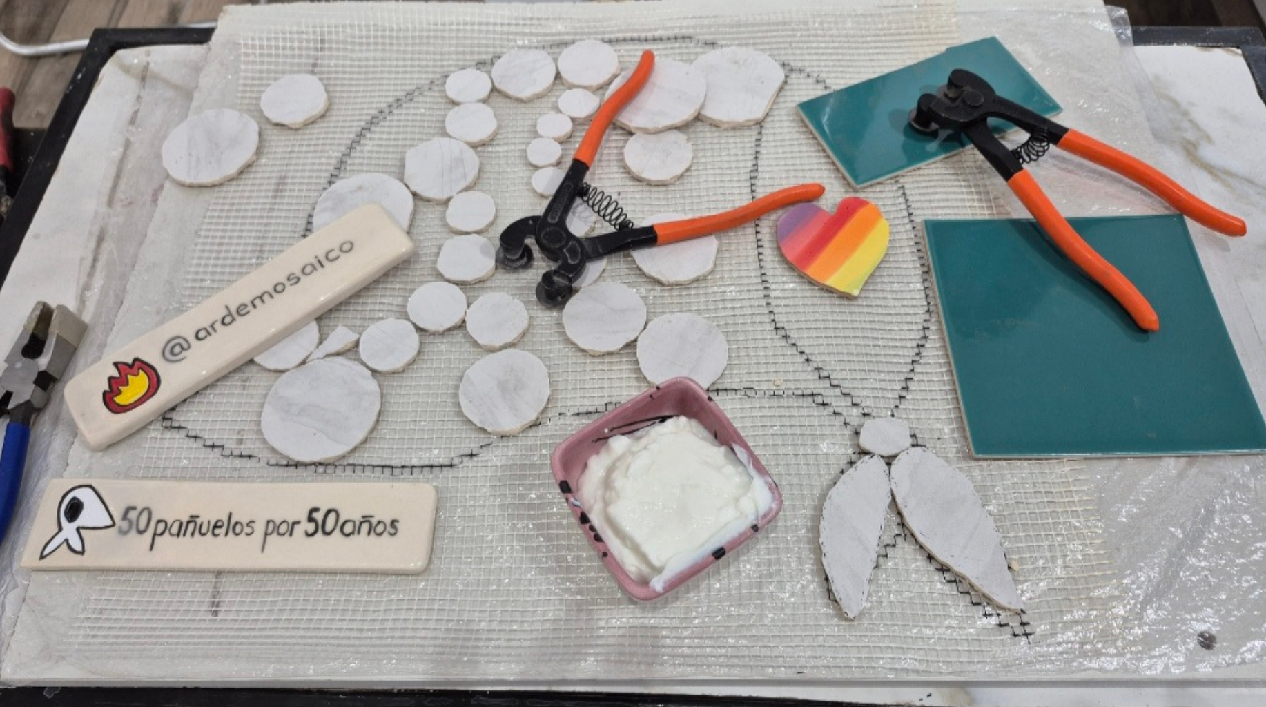 Arde Mosaico: cómo el arte colectivo construye memoria a 50 años del golpe