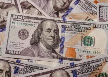 Vuelven los créditos en dólares: Banco Macro lanza financiamiento para vivienda y autos.