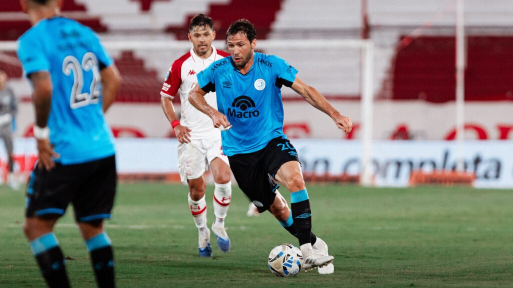 Belgrano cayó 3-1 ante Huracán y no pudo subirse a la cima de la Zona B Belgrano cayó 3-1 ante Huracán y no pudo subirse a la cima de la Zona B