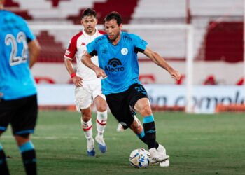 Belgrano cayó 3-1 ante Huracán y no pudo subirse a la cima de la Zona B