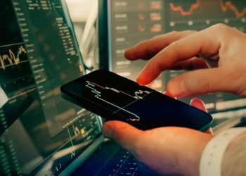 Bonos y acciones argentinas subieron y el riesgo país cayó a 600 puntos tras anuncio de Trump