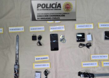 Bouwer secuestran celulares y armas caseras en una causa por estafas y amenazas