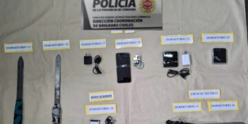 Bouwer: secuestran celulares y armas caseras en una causa por estafas y amenazas Bouwer secuestran celulares y armas caseras en una causa por estafas y amenazas