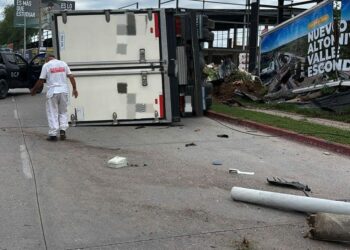Choque entre camión y auto dejó un herido en barrio Don Bosco