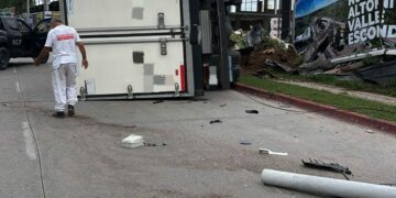 Choque entre camión y auto dejó un herido en barrio Don Bosco