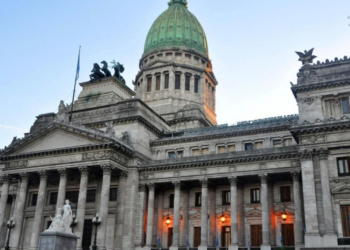 El Colegio de Abogados de Córdoba presentó una medida cautelar ante el Juzgado Contencioso Administrativo Federal N° 4, con el objetivo de suspender la aplicación de los artículos 20 y 277 de la Ley de Modernización Laboral