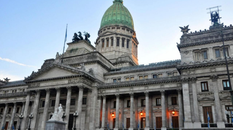 Colegio de Abogados de Córdoba cuestiona la reforma laboral y pide suspender artículos clave El Colegio de Abogados de Córdoba presentó una medida cautelar ante el Juzgado Contencioso Administrativo Federal N° 4, con el objetivo de suspender la aplicación de los artículos 20 y 277 de la Ley de Modernización Laboral