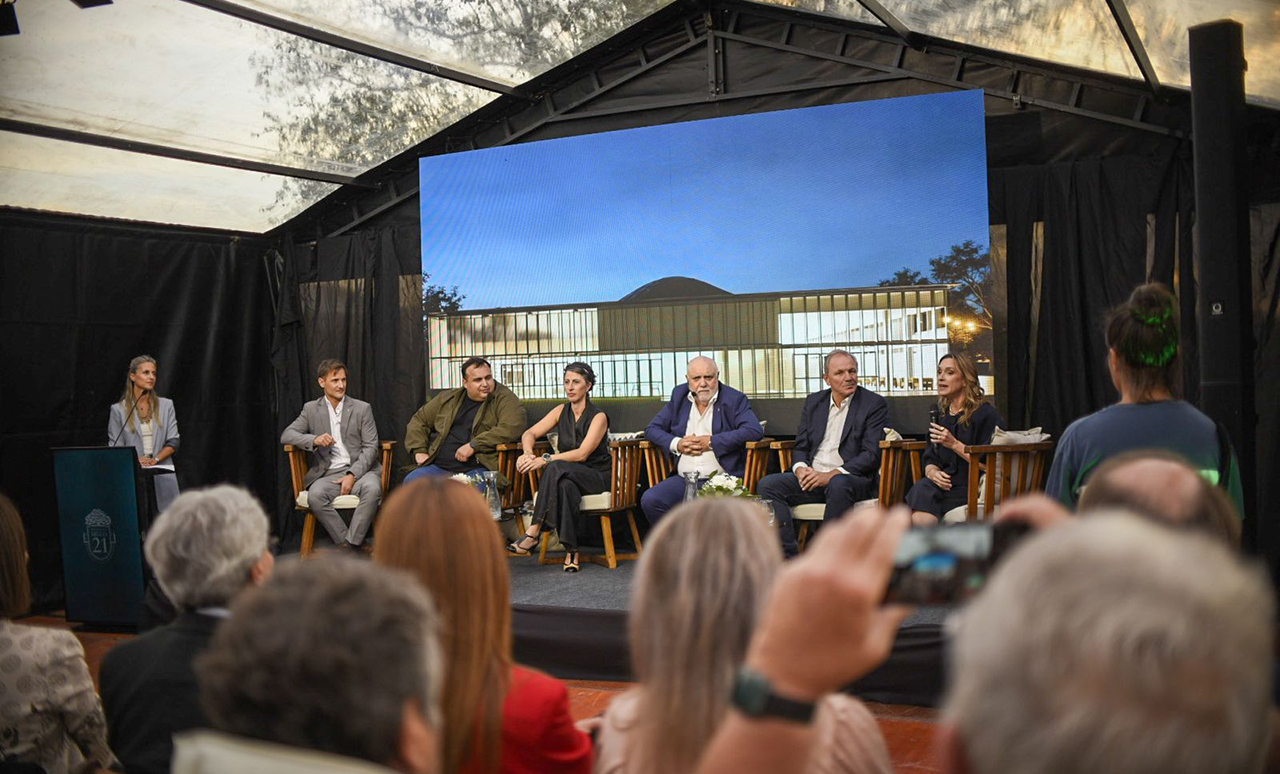 Río IV tendrá un nuevo campus universitario y ya tiene ubicación Las autoridades presentes en el anuncio de la construcción.